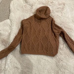 hollister sweater- xs